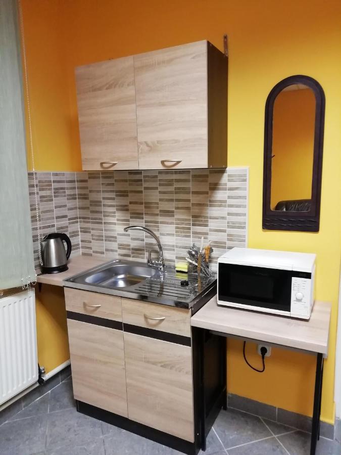 Collingo Belvarosi Szallas Apartment Kazincbarcika Exterior foto