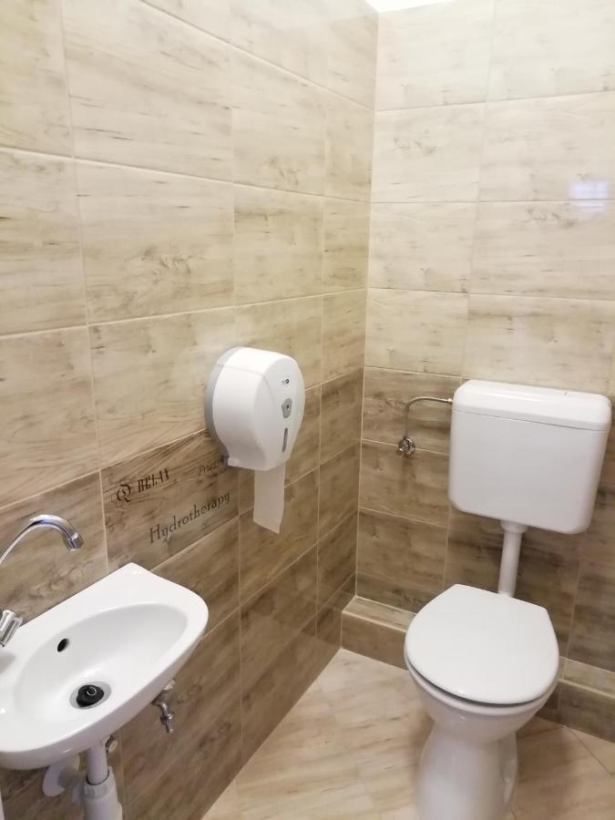 Collingo Belvarosi Szallas Apartment Kazincbarcika Exterior foto