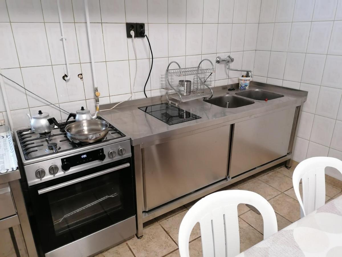 Collingo Belvarosi Szallas Apartment Kazincbarcika Exterior foto