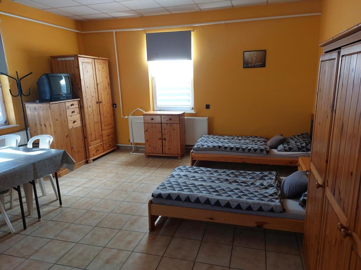 Collingo Belvarosi Szallas Apartment Kazincbarcika Exterior foto