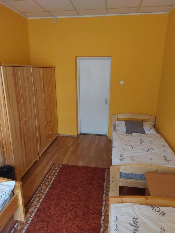 Collingo Belvarosi Szallas Apartment Kazincbarcika Exterior foto