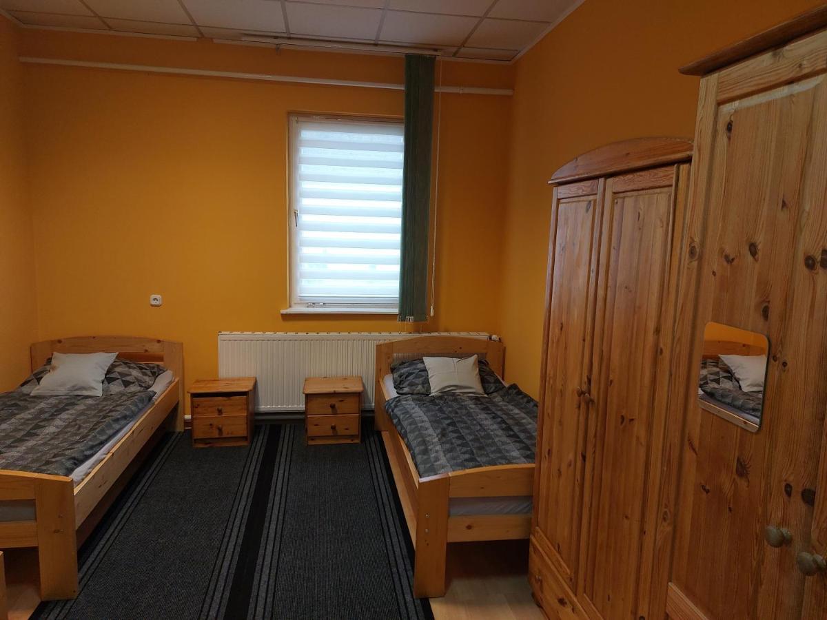 Collingo Belvarosi Szallas Apartment Kazincbarcika Exterior foto