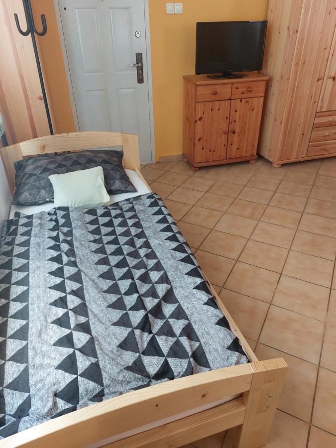 Collingo Belvarosi Szallas Apartment Kazincbarcika Exterior foto