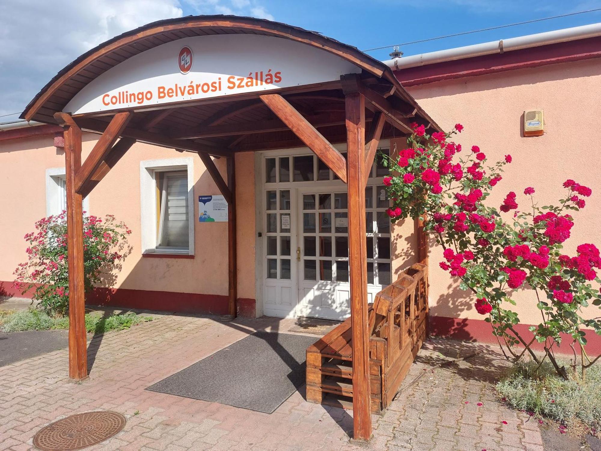 Collingo Belvarosi Szallas Apartment Kazincbarcika Exterior foto